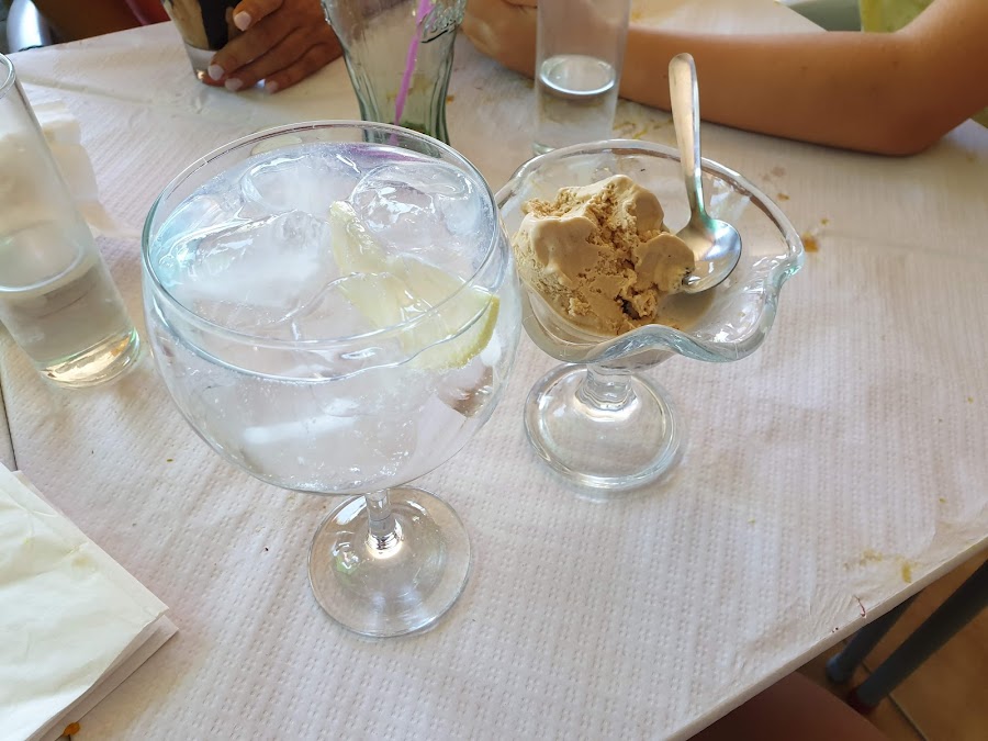 Cafeteria restaurante la piscina