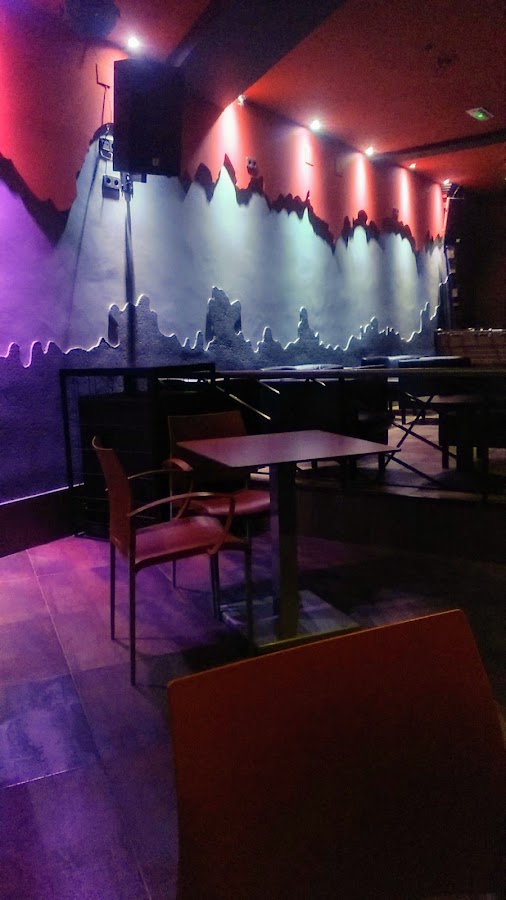 INTERMEDIO pub.