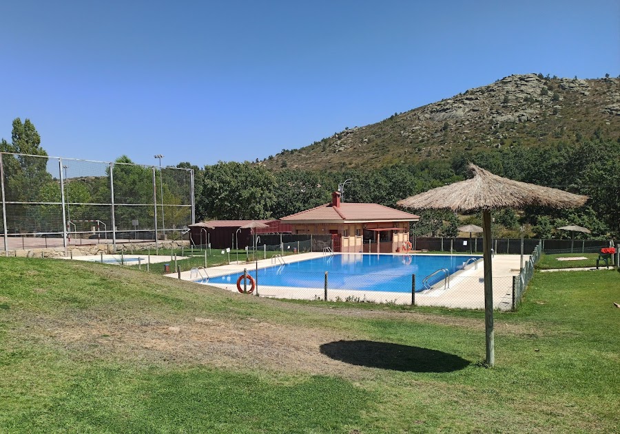 PISCINA MUNICIPAL NAVARREVISCA