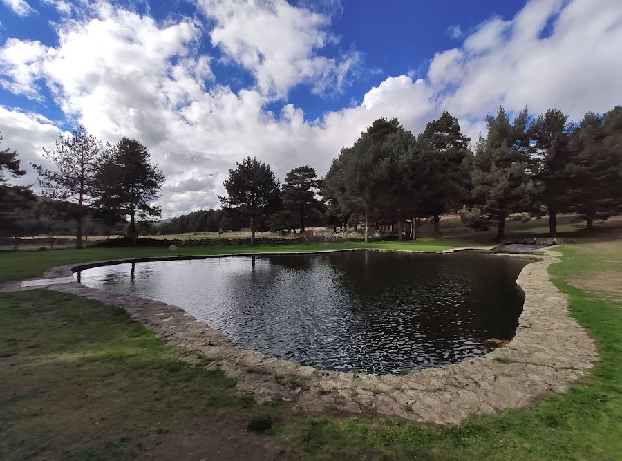Piscina natural de Hoyos del Espino