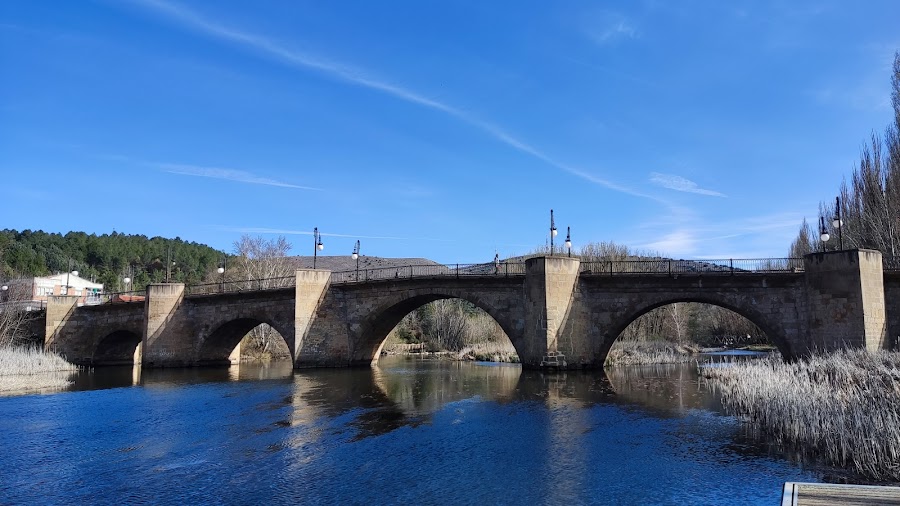 Puente de Piedra Medieval